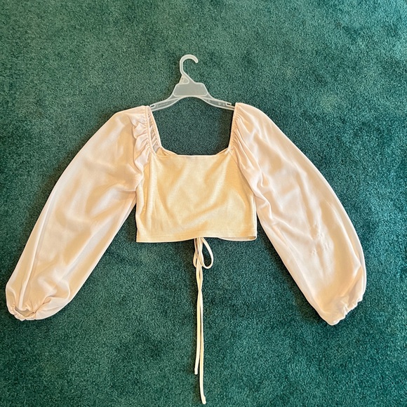 Peasant style long sleeved crop top - Picture 2 of 5